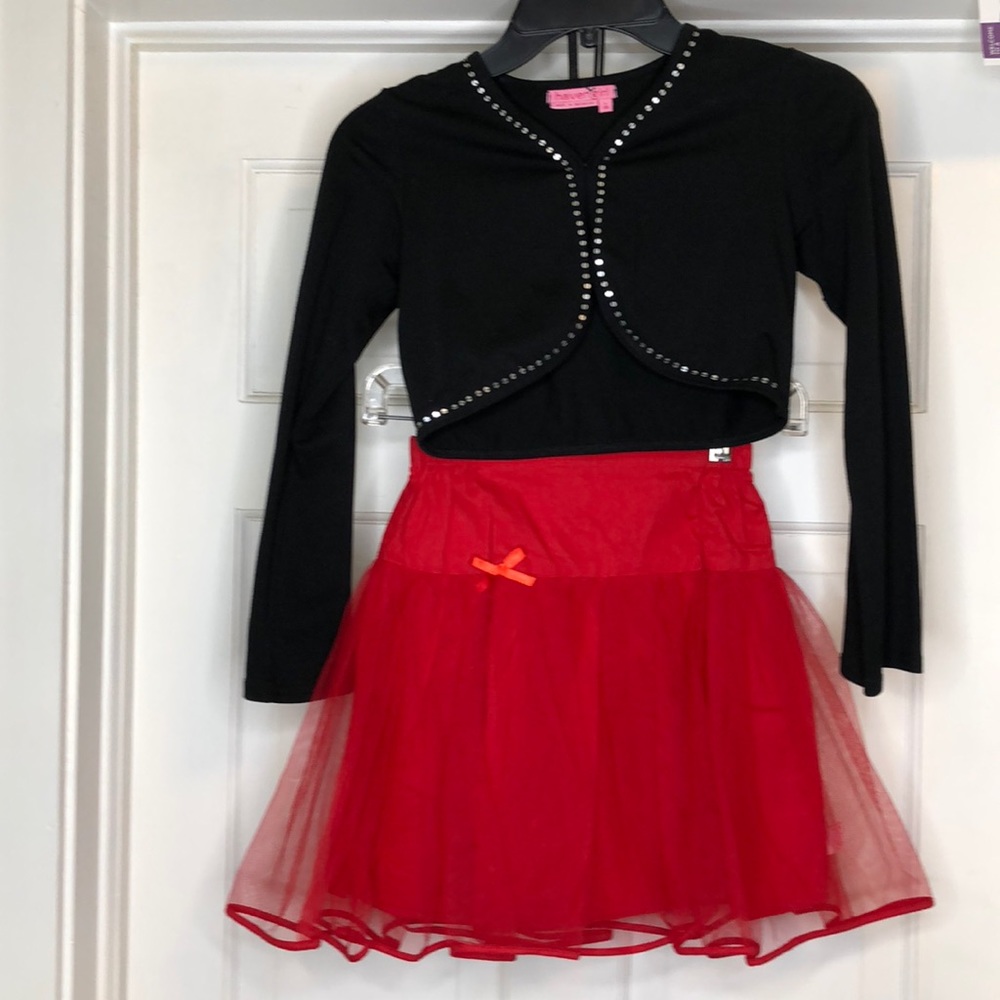 Haven girl black jacket 7/8 & Mim-Pi red skirt 7